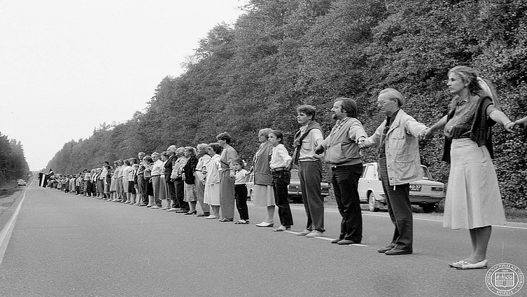 The “Baltic Way” campaign